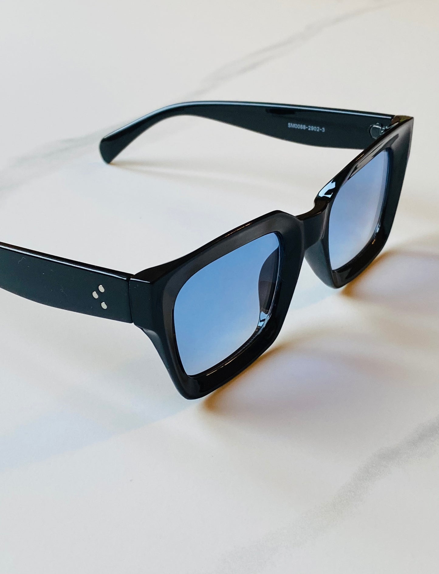 Occhiali da Sole Uomo/Donna Modello: 'AKER'