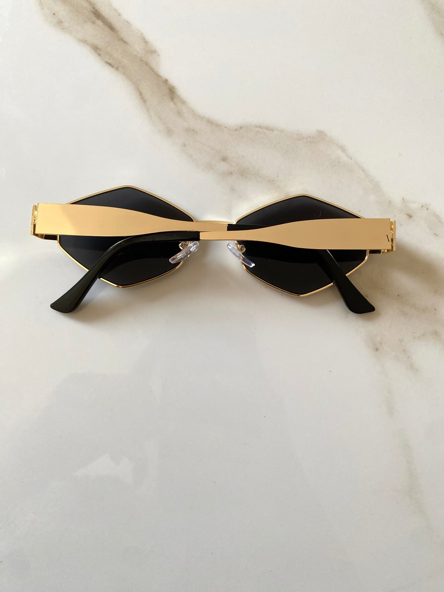 Occhiali da sole uomo donna “BABI” montatura oro e lenti nere